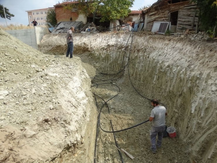 Toprağın Altındaki Enerjiyi Kullanarak Evi Isıtacak