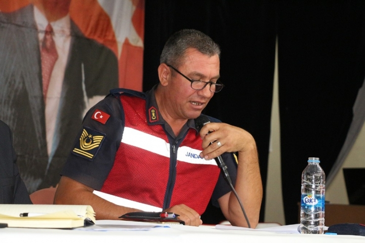 Milli Eğitim Ve Trafik Timlerinden Servis Sürücülerine Seminer