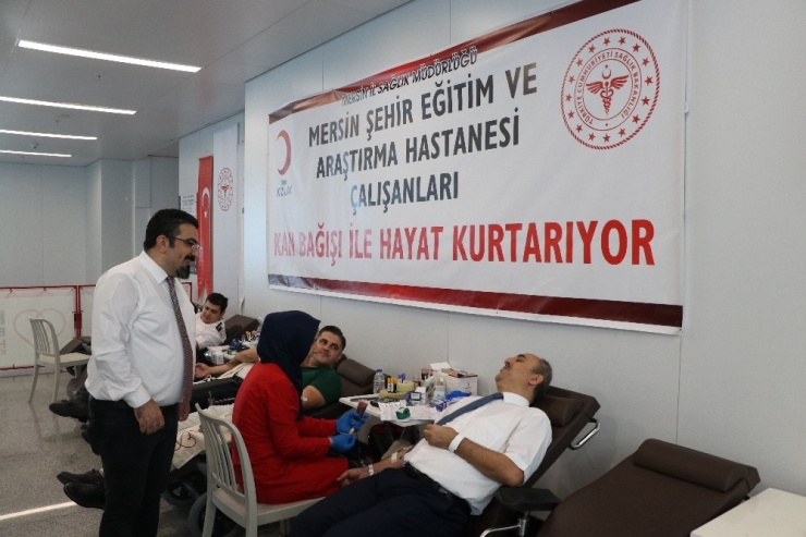 Sağlık Çalışanlarından Kan Bağışı