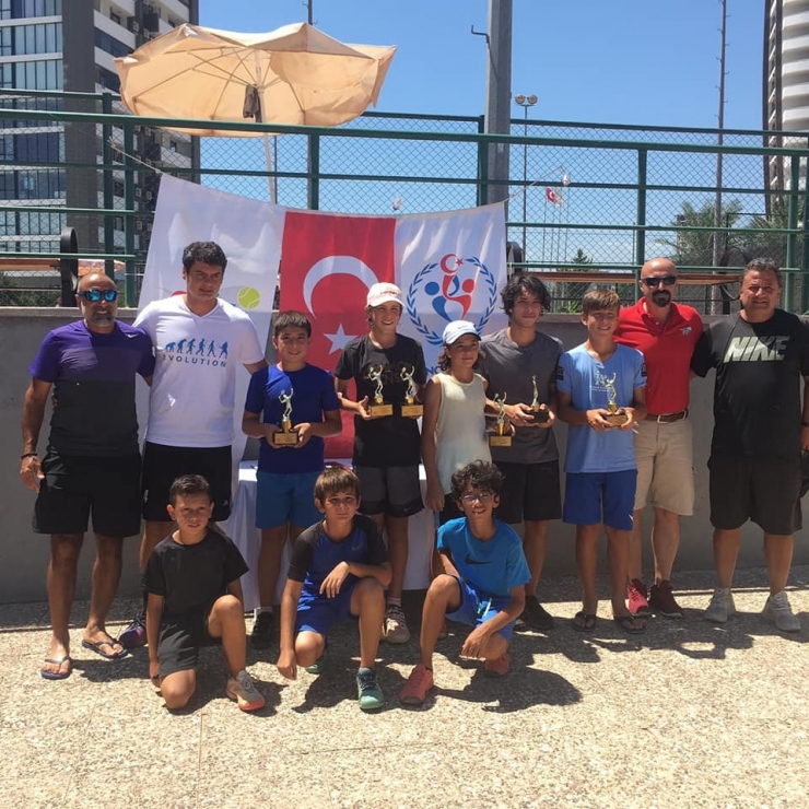 Mezitli Belediyesi Gençlik Ve Spor Kulübü’ne ’Başarı Belgesi’