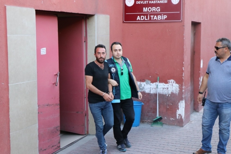 Göğüs Ve Boğazından Bıçaklanan Kadının Tedavisi Sürüyor