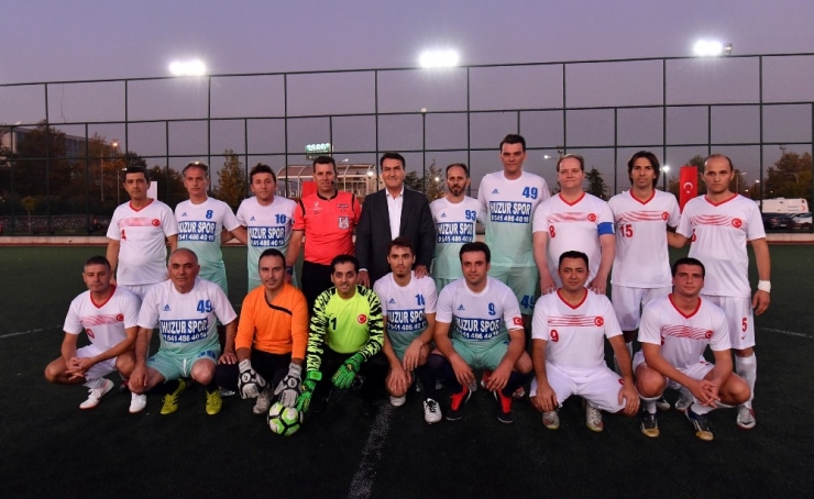 Osmangazi’de Birimler Arası Futbol Turnuvası Başladı
