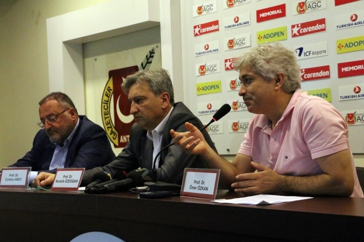 Silikonda Milyonda Bir Oranda Meme Kanseri Riski