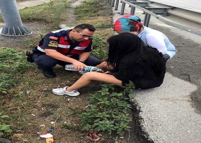 Jandarma, Köprüde İntihar Teşebbüsünde Bulunan Kadını Son Anda Kurtardı