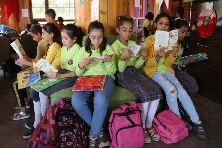 Şanlıurfalı Çocuklar Kitap Okuyor
