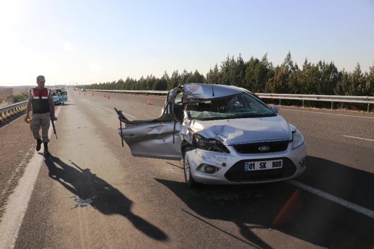 Şanlıurfa’da Otomobil Tıra Çarptı: 2 Yaralı