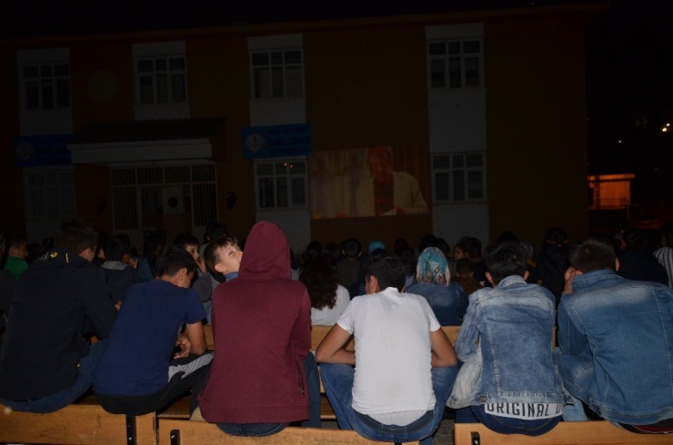 Öğretmenlerden Örnek Davranış