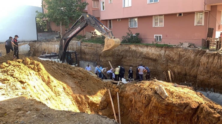 Sultanbeyli’de İnşaatta Göçük