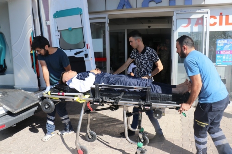 Sınırda Devriye Atan Askeri Araç Şarampole Devrildi: 2 Asker Yaralı