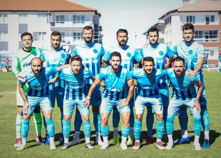 Taraftarlar, Tribün Yetersizliği Sebebiyle Karşılaşmaları İnşaat Halindeki Binadan İzliyor