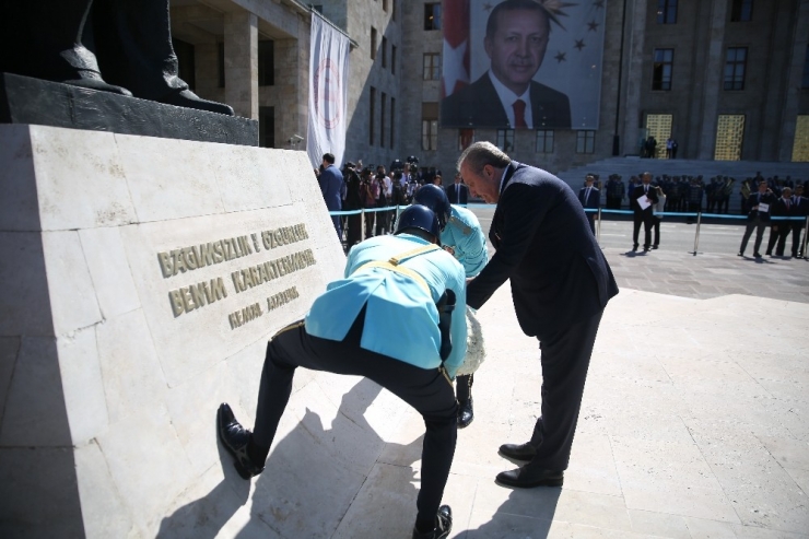 Tbmm Başkanı Şentop, Atatürk Anıtı’na Çelenk Koydu