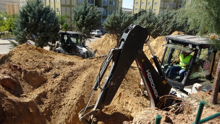 13 Yıl Önce Kaybolan Adamın Cesedi İş Makinesi İle Aranıyor