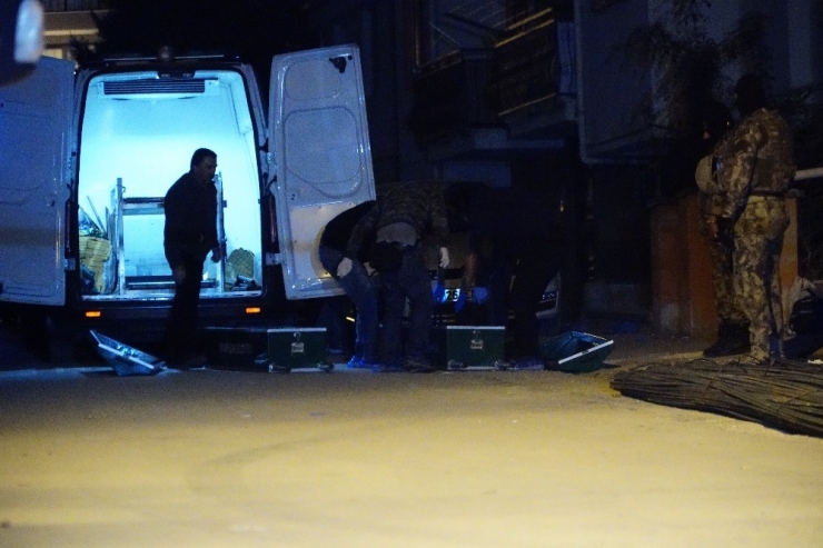 Teröristlerin Cesetleri Evden Çıkarıldı