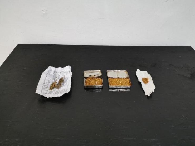 Uygulamada Silah Ve Uyuşturucu Ele Geçirildi