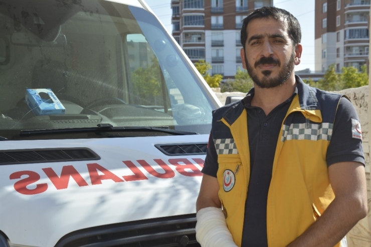 Ambulans Şoföründen Örnek Davranış