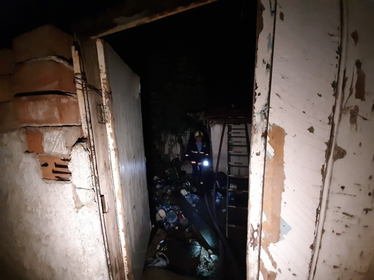 Ankara’da Bir Evin Çatısı Alev Alev Yandı