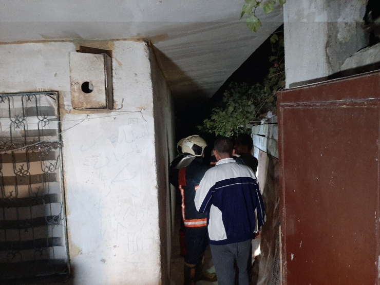 Ankara’da Bir Evin Çatısı Alev Alev Yandı