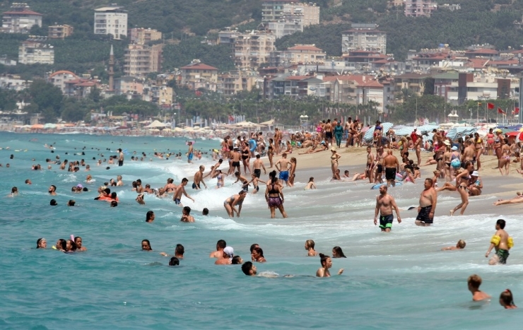 Antalya 9 Aylık Dönemde 12 Milyon Turisti Ağırlayarak Rekor Kırdı