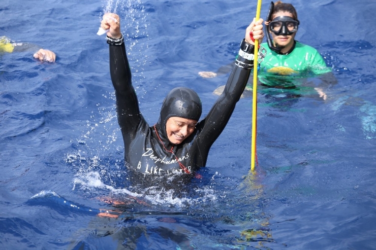 Şahika Ercümen’den Altın Madalya