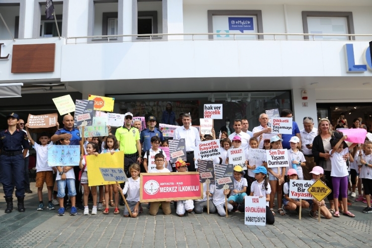 Kaş’ta ‘Yaya Güvenliği’ Nöbeti