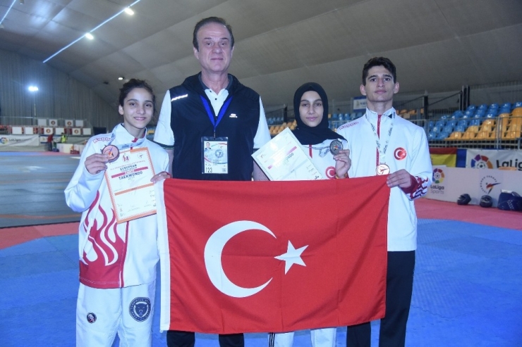 Yıldız Taekwondoculardan 3 Madalya Daha