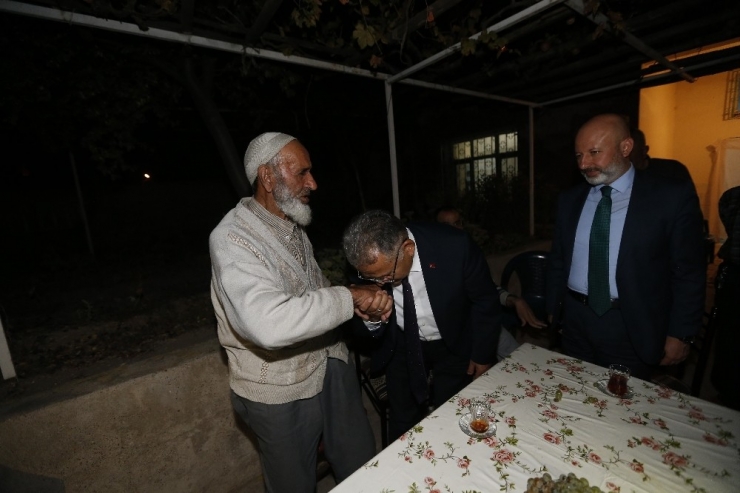 Yıllar Önce Oğlunu Muayene Ettirdiği Büyükkılıç’ı Başkan Olarak Ağırladı