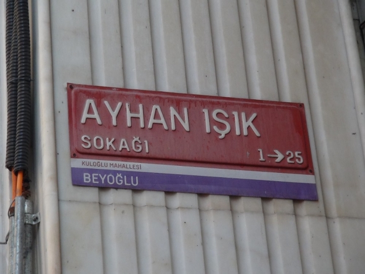 Beyoğlu’nda Tarihi Bina Çökme Riski Nedeniyle Boşaltıldı