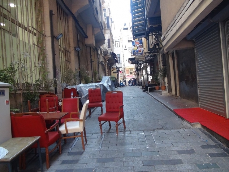 Beyoğlu’nda Tarihi Bina Çökme Riski Nedeniyle Boşaltıldı