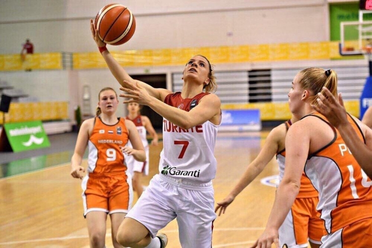 Seda Deniz Beşiktaş Yolunda