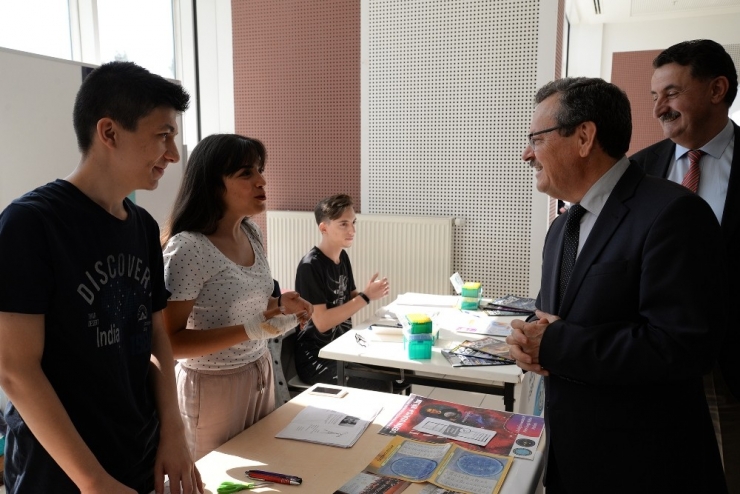 Yeni Öğrenciler Üniversiteyi “Oryantasyon” İle Tanıyor