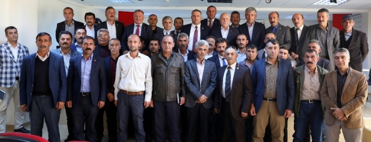 Başkan Sekmen Şenkaya’da Muhtarlarla Buluştu