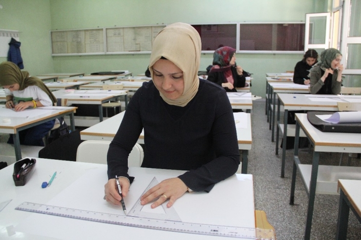 Anne Üniversitesiyle 25 Yıl Sonra Hayallerini Gerçekleştirdiler