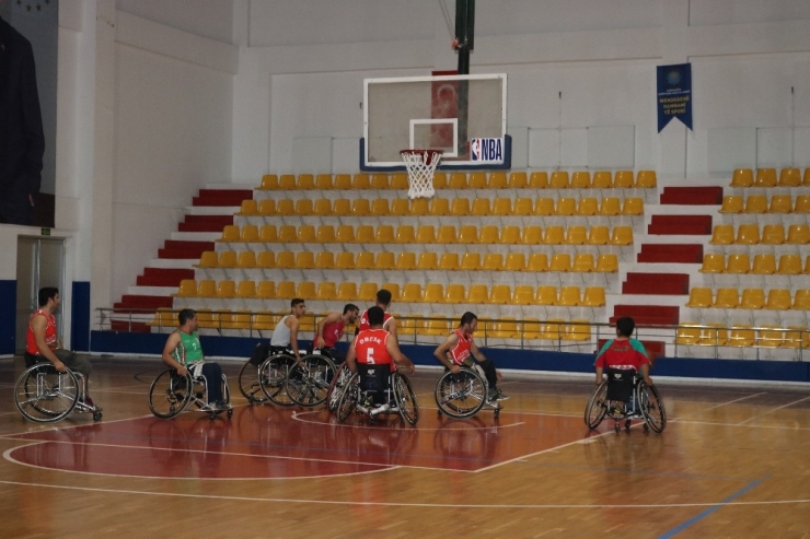 Engeli, Basketbol Tutkusunun Önüne Geçemedi