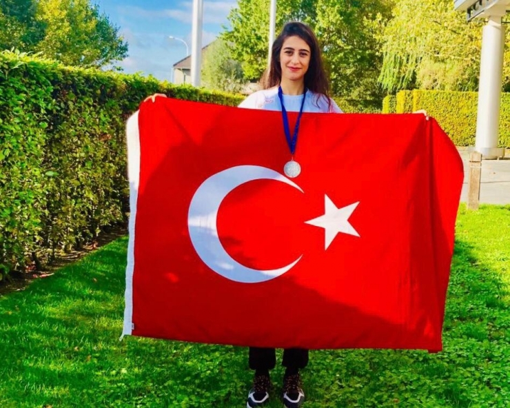 Diyarbakırlı Merve, Belçika’dan Üçüncülükle Döndü