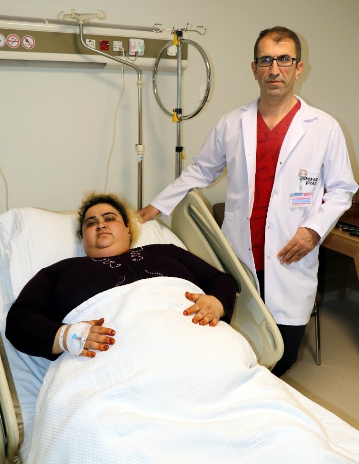 Fazla Kilolarından Kurtulmak İçin Ameliyat Oldu