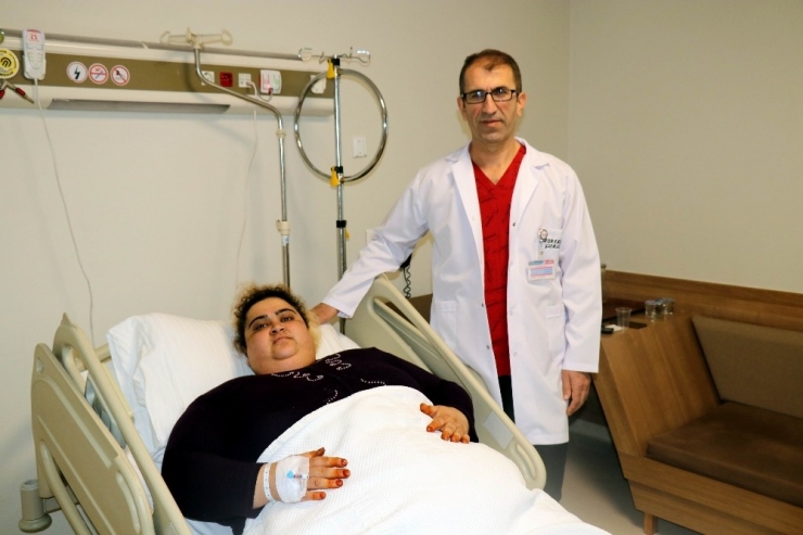 Fazla Kilolarından Kurtulmak İçin Ameliyat Oldu