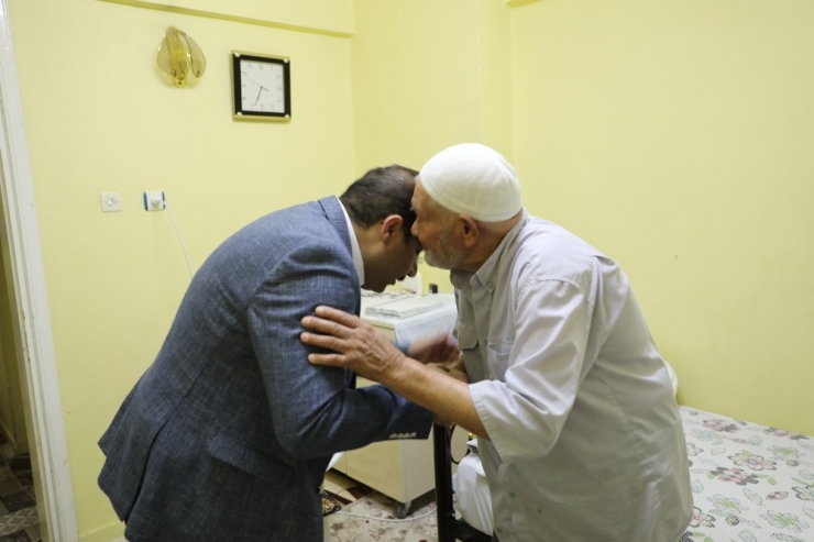 Canpolat Yaşlıları Evlerinde Ziyaret Etti