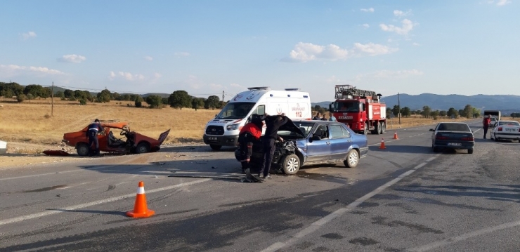 Kütahya’da Trafik Kazası: 1’i Ağır 3 Yaralı