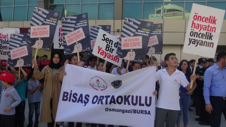 Vali Ve Emniyet Müdürü Yayalar İçin Yollardaydı