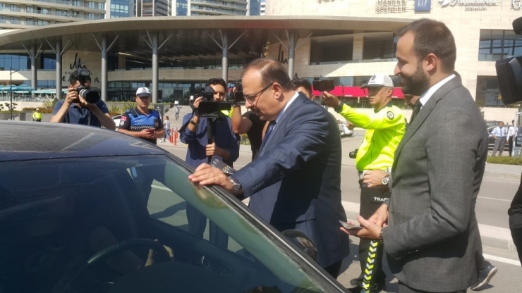 Vali Ve Emniyet Müdürü Yayalar İçin Yollardaydı