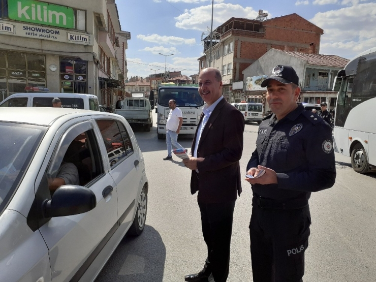 Şuhut’ta ’Yaya Güvenliğinin Nöbetçisiyiz’ Uygulaması