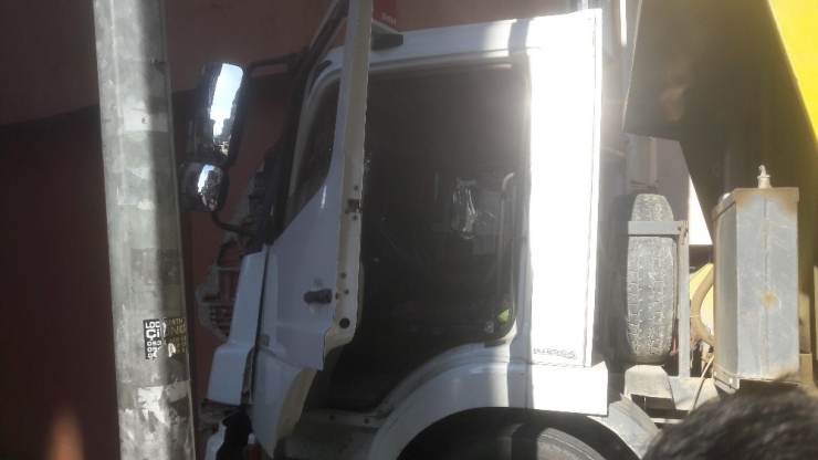 Kağıthane’de Facianın Eşiğinden Dönüldü, Vatandaş O Anları Anlattı: “Deprem Oluyor Sandım”