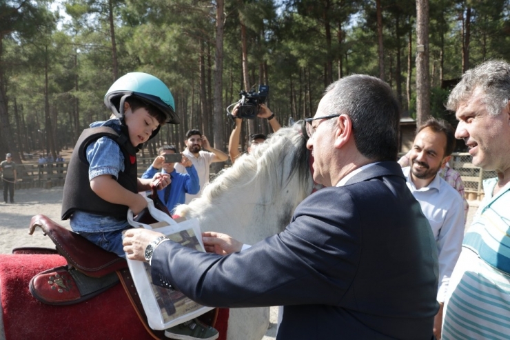 Down Sendromlu Çocuklara Atlı Terapi