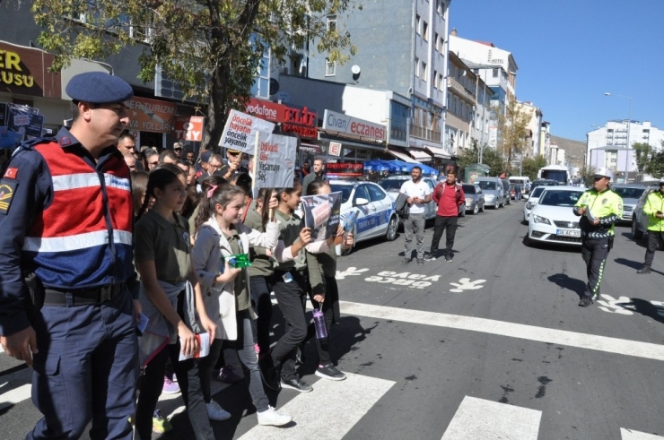 Kars’ta, “Yaya Güvenliğinin Nöbetçisiyiz” Etkinliği