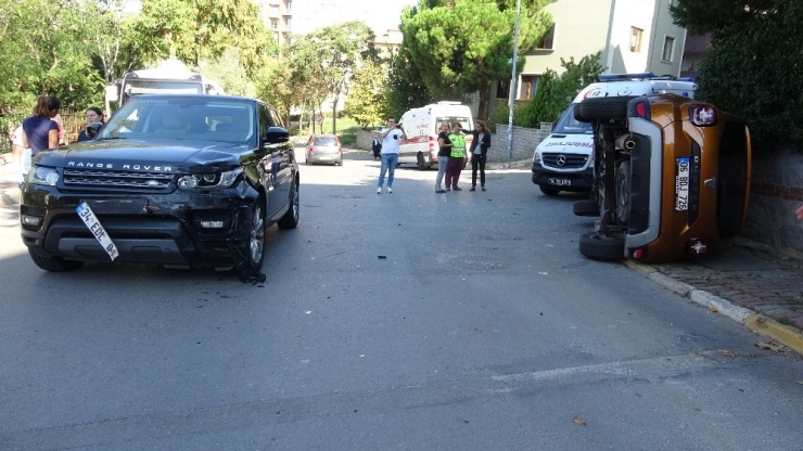 Kartal’da İki Cip Birbirine Girdi: 1 Yaralı