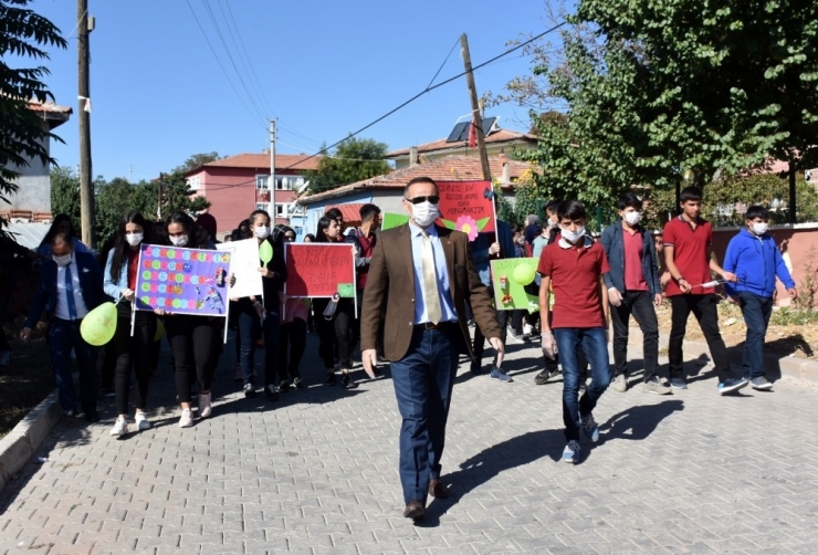 Çevreye Duyarlı Öğrenciler Geri Dönüşüm Malzemesi Topladı