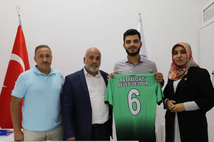 Battalgazi Belediyespor 6 Oyuncuyu Kadrosuna Kattı