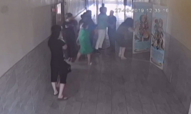 Kadın Öğretmene Darp Kameralarda