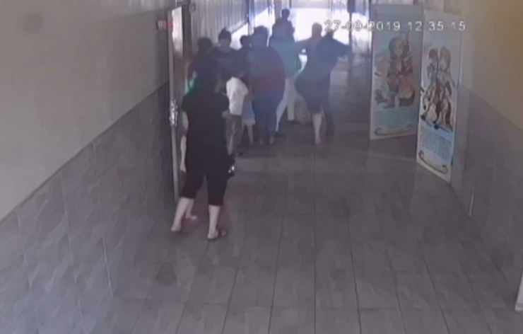 Kadın Öğretmene Darp Kameralarda