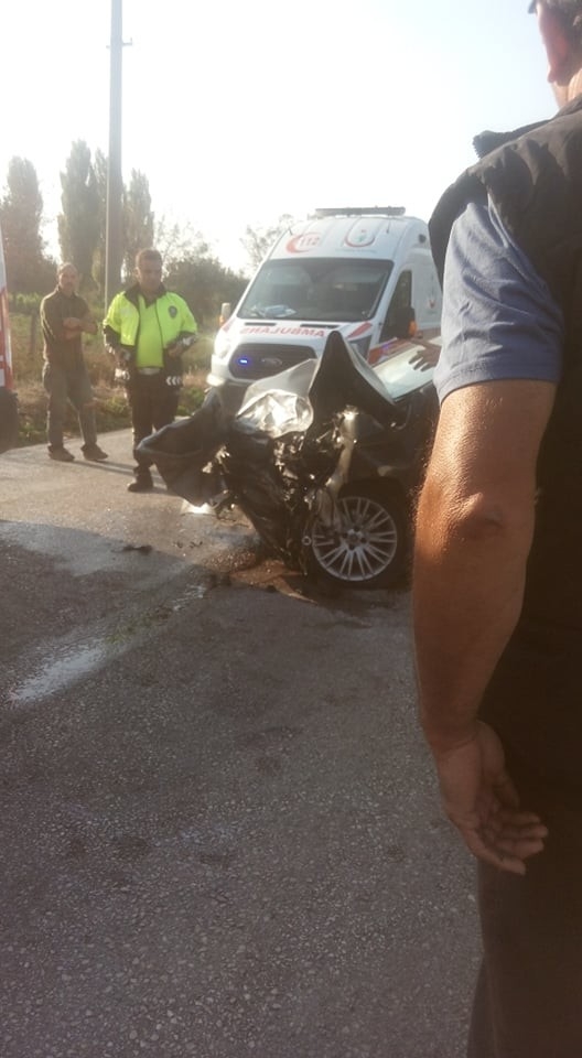 Sıkışan Sürücüyü İtfaiye Kurtardı